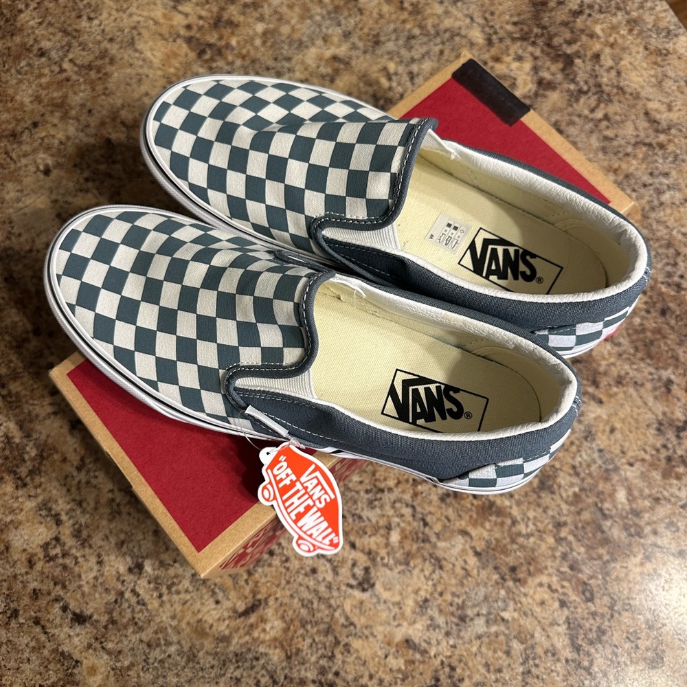 🌟 NIB Sage Green Checkerboard Vans 🌟